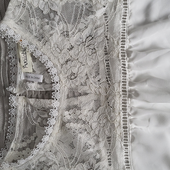 BN never worn, no tags, Women's cap sleeved blouse with beautiful lace detail - Picture 3 of 6